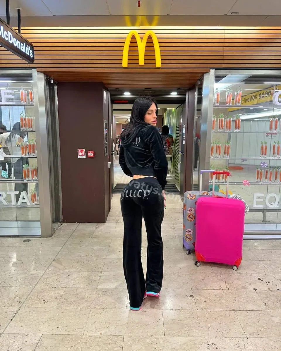 Скандальный Хилми Форкс блогерша без одежды