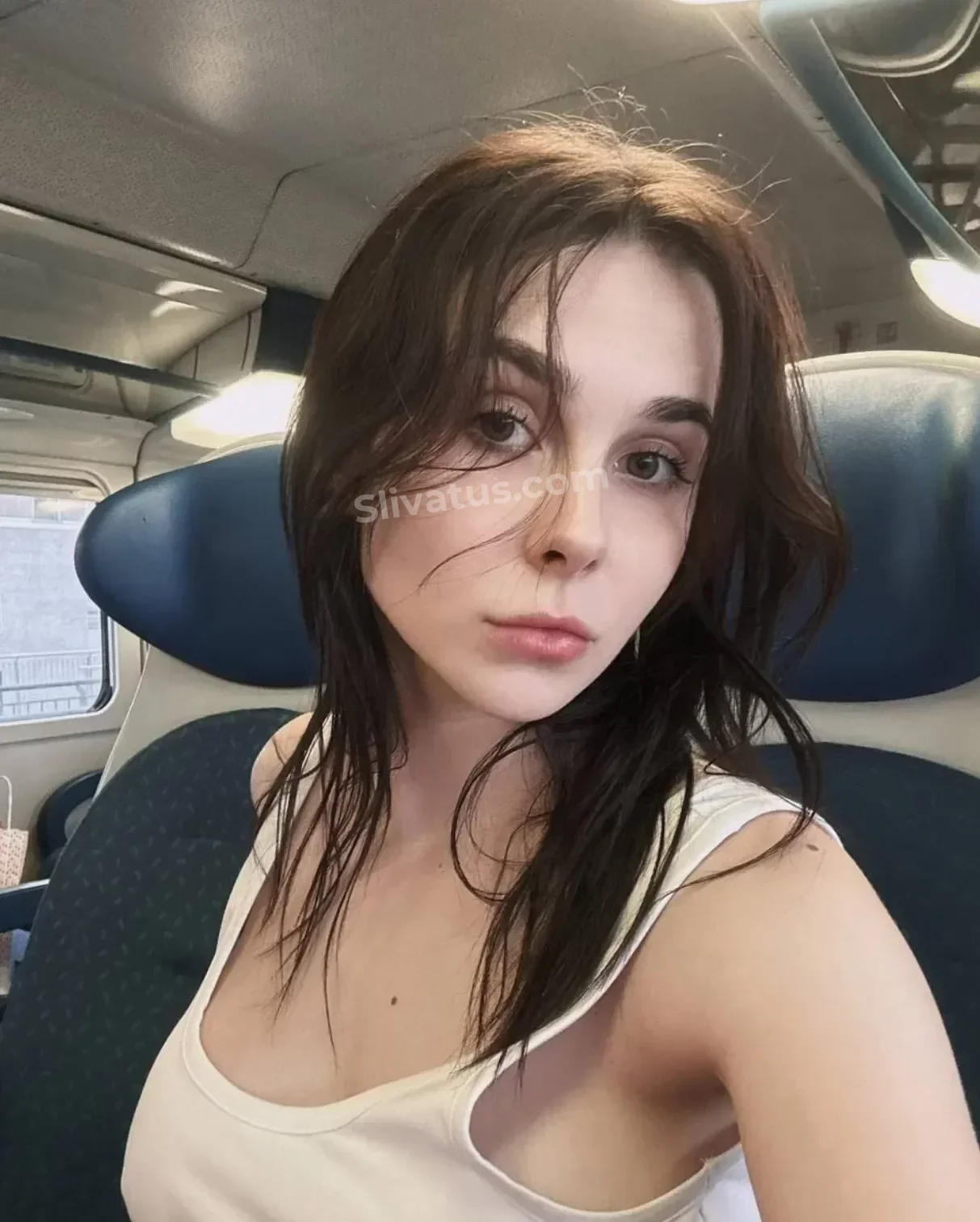 Слитое Di Rubens блогерша без одежды