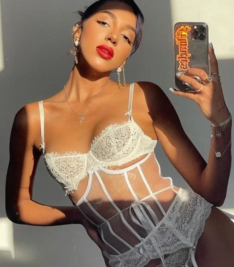 Слитое Горячее фото тиктокерши Алиша Коне (aalishass)