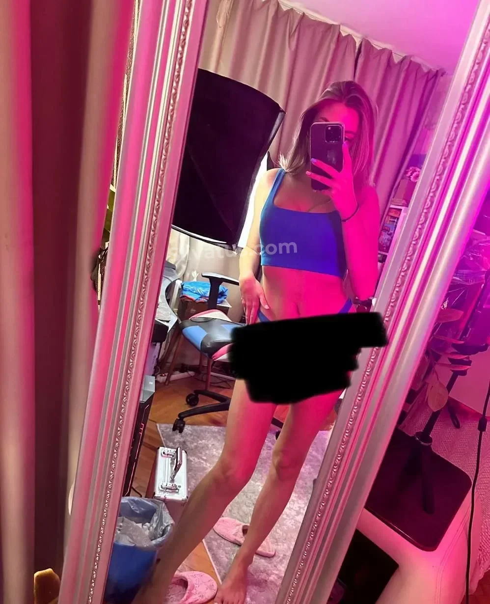 Слитое Приватное фото блогерши Busya18plus