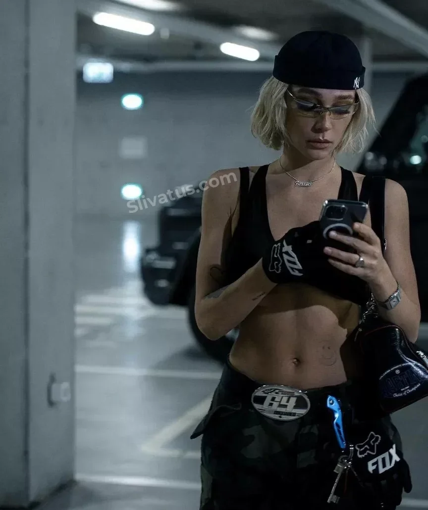 Слив голой блогерши Настя Ивлеева