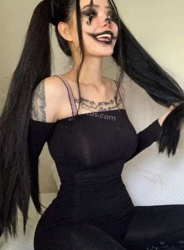 ТГ Слив интимного фото тиктокерши Белла Порч (Bella Poarch)