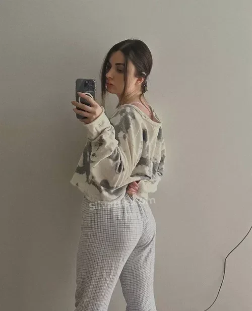 Тикток Фото голой блогерши Аринян (AhriNyan)