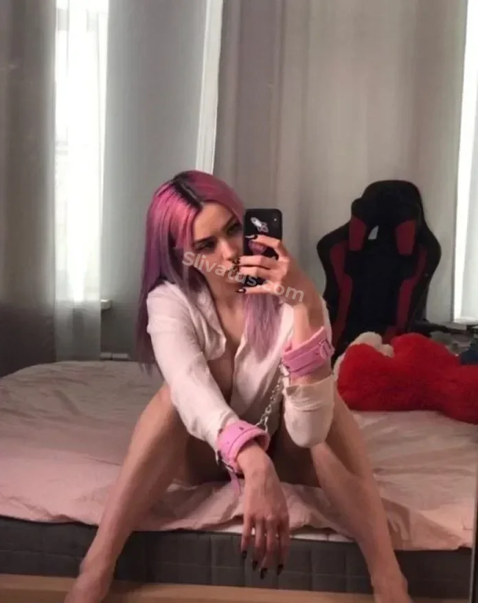 Тикток Фото голой модели Морана Батори (Morana Battory)