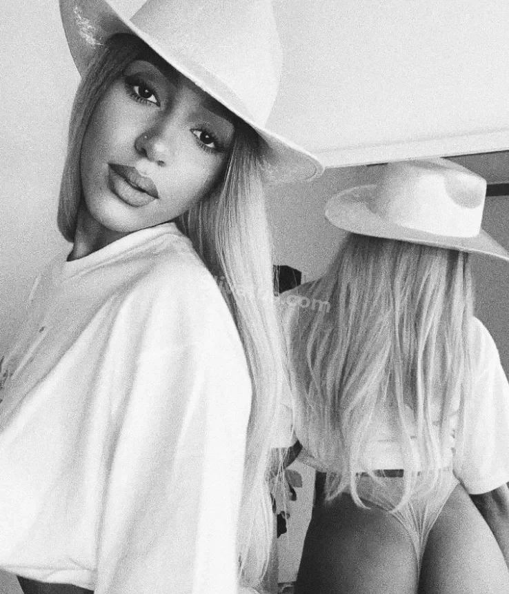 В высоком качестве Фото голой тик токерши Алиша Коне (aalishass)