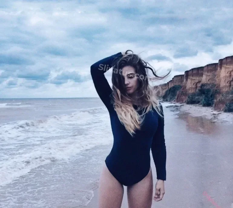 В высоком качестве HD фото слива тиктокерши Аня Покров (Pokrov)