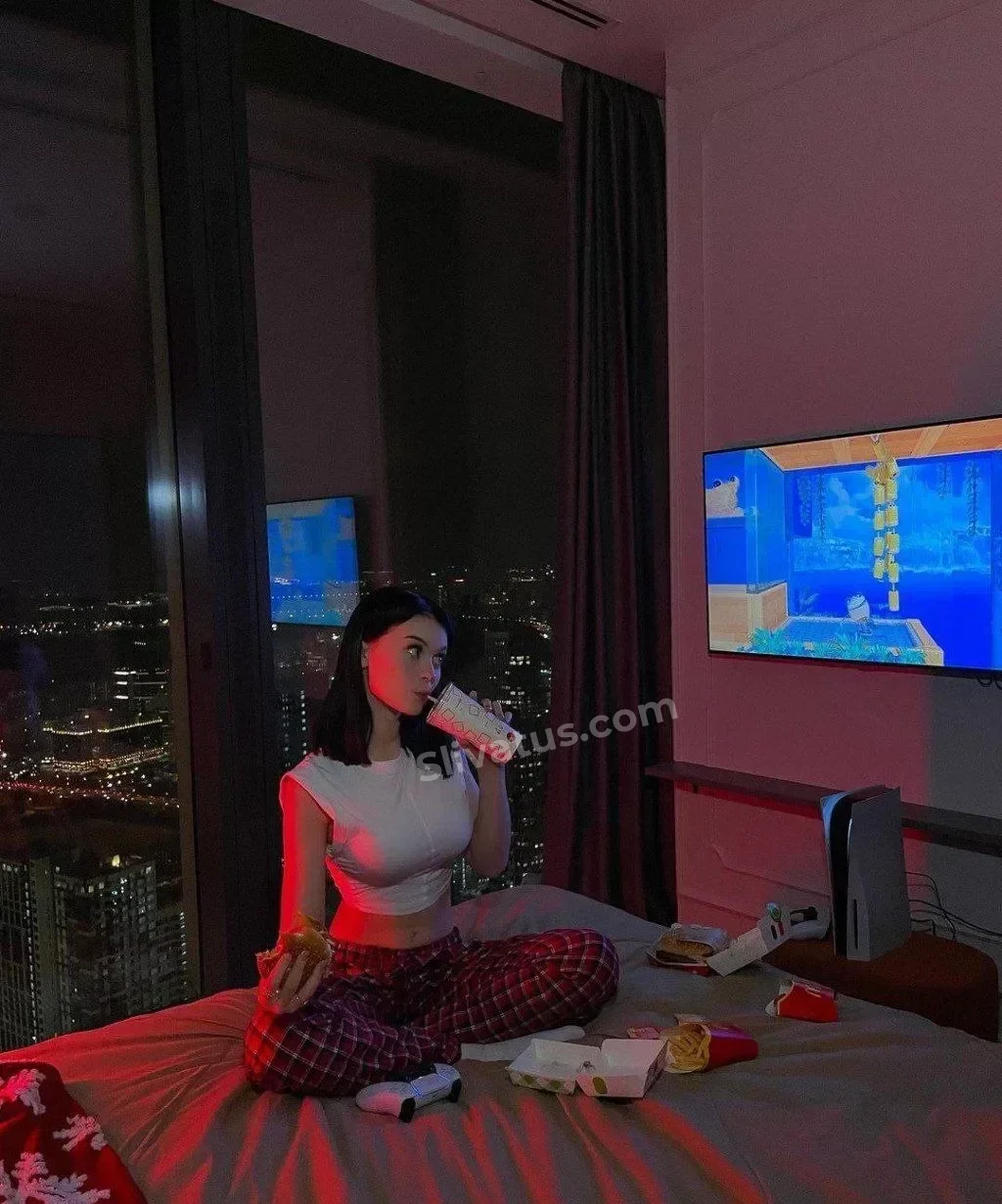 В высоком качестве Обнаженное тело тиктокерши Даша Дошик