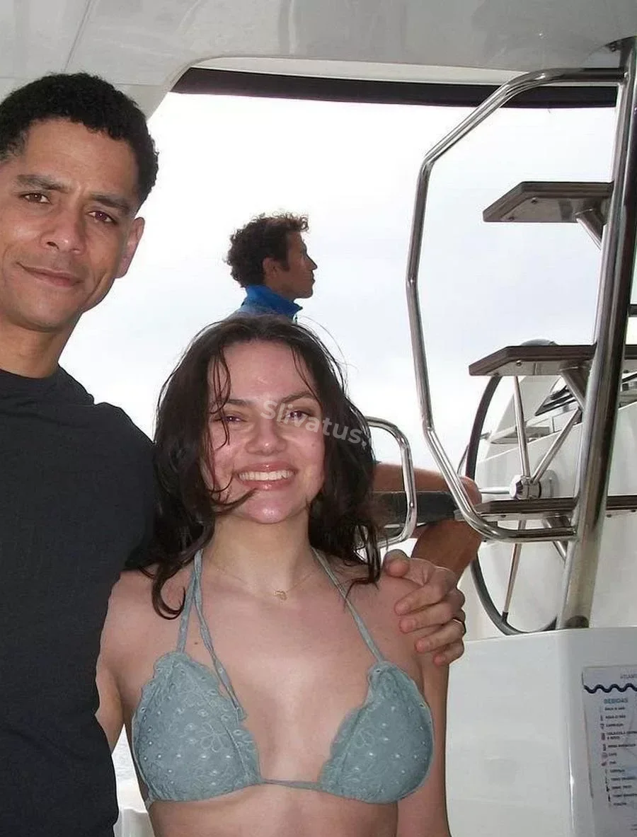 В высоком качестве Обнаженное тело звезды Дафни Кин (Dafne Keen)