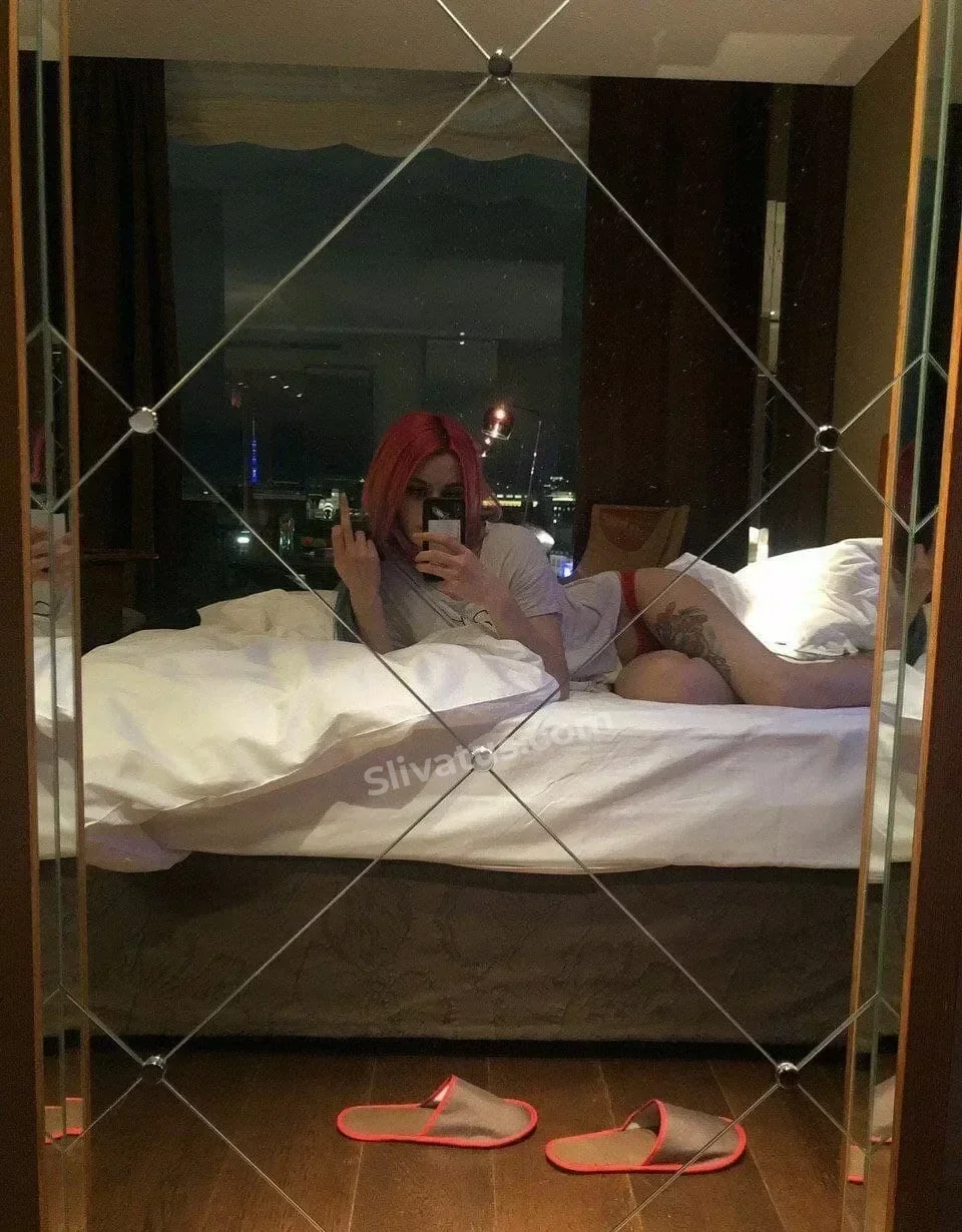 В высоком качестве Слив голой модели Морана Батори (Morana Battory)