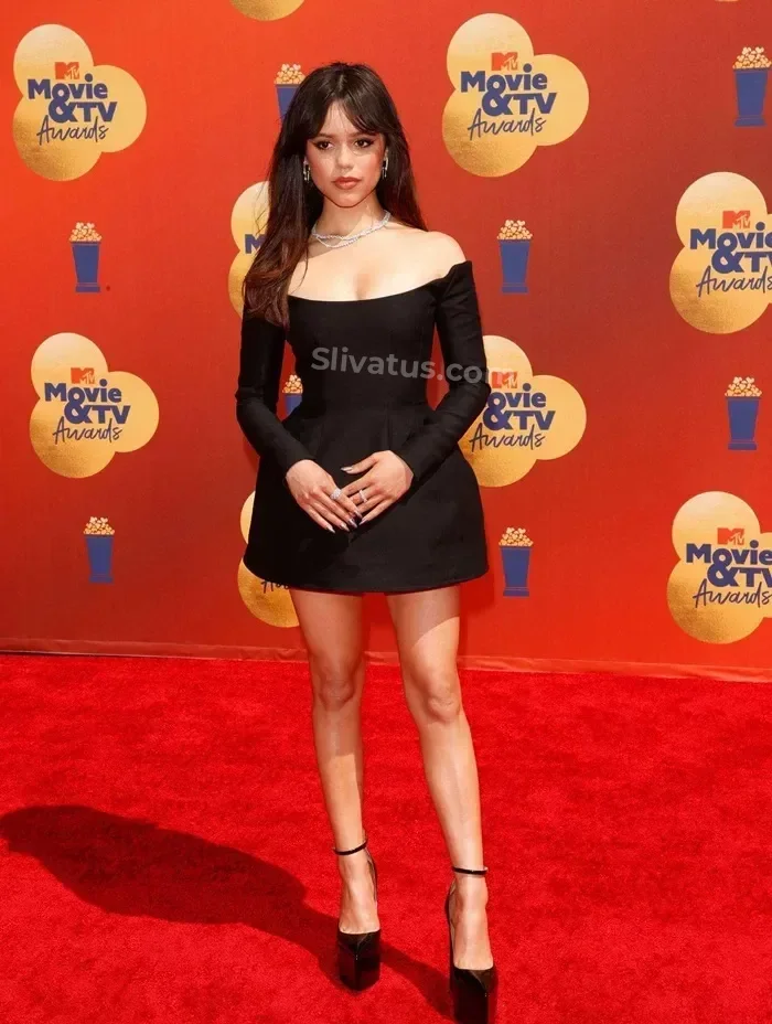 В высоком качестве Слив интимного фото звезды Венсдей