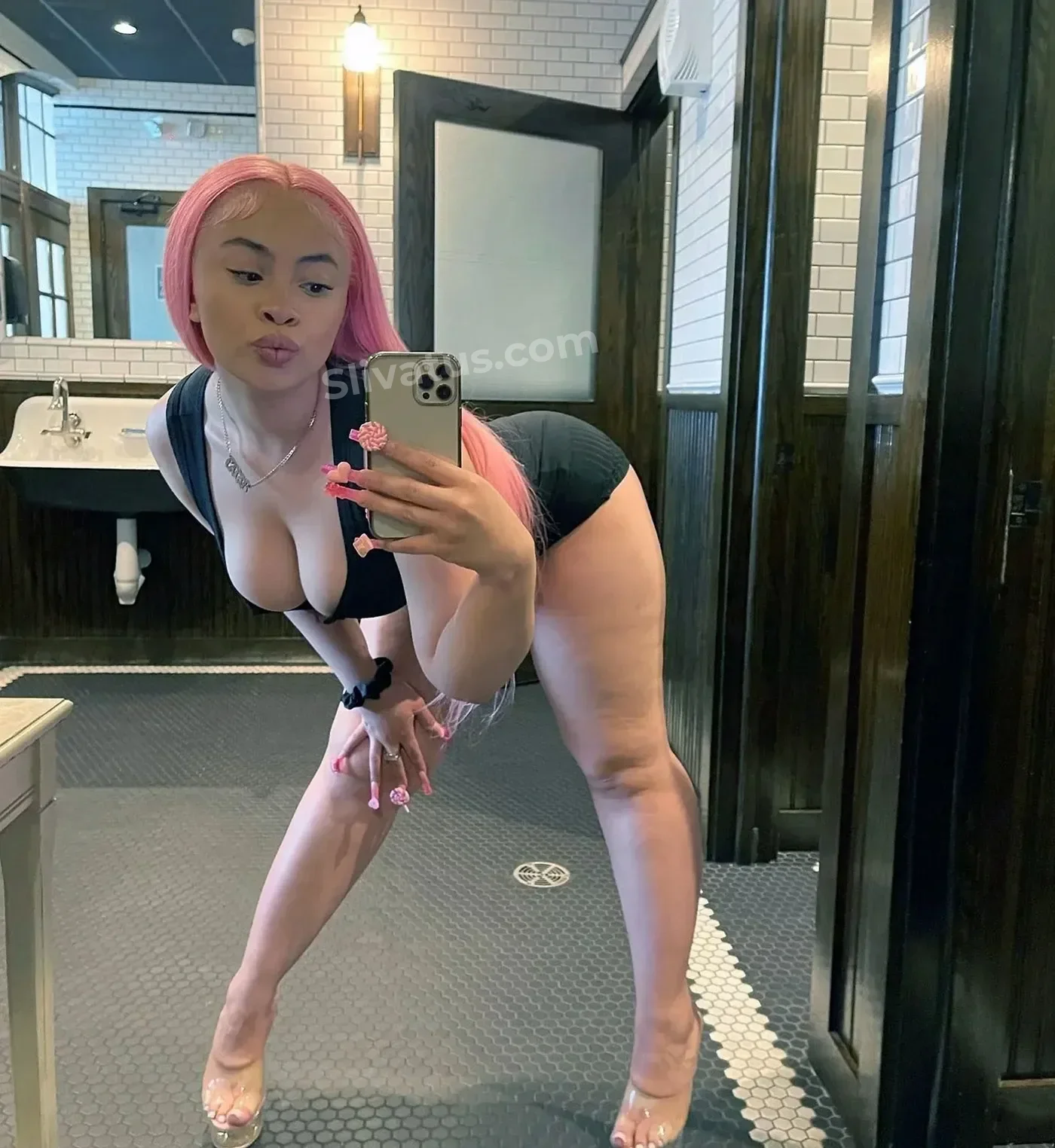 ВК Голая тиктокерша Ice Spice на фото