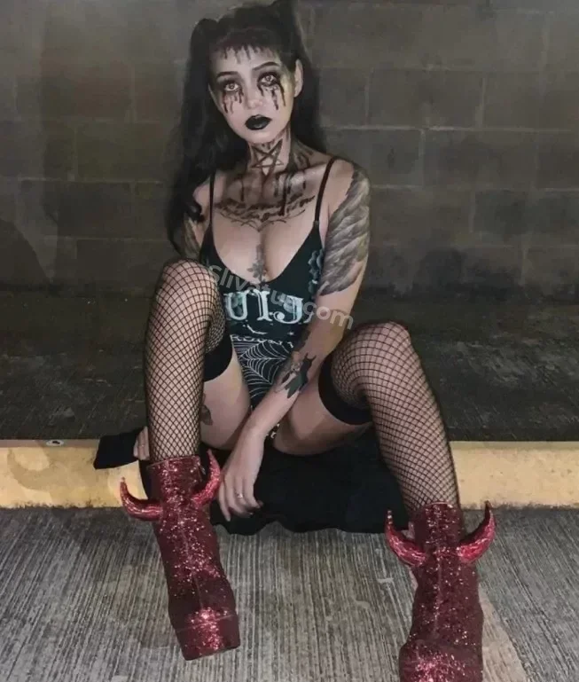 ВК Обнаженное тело тиктокерши Белла Порч (Bella Poarch)