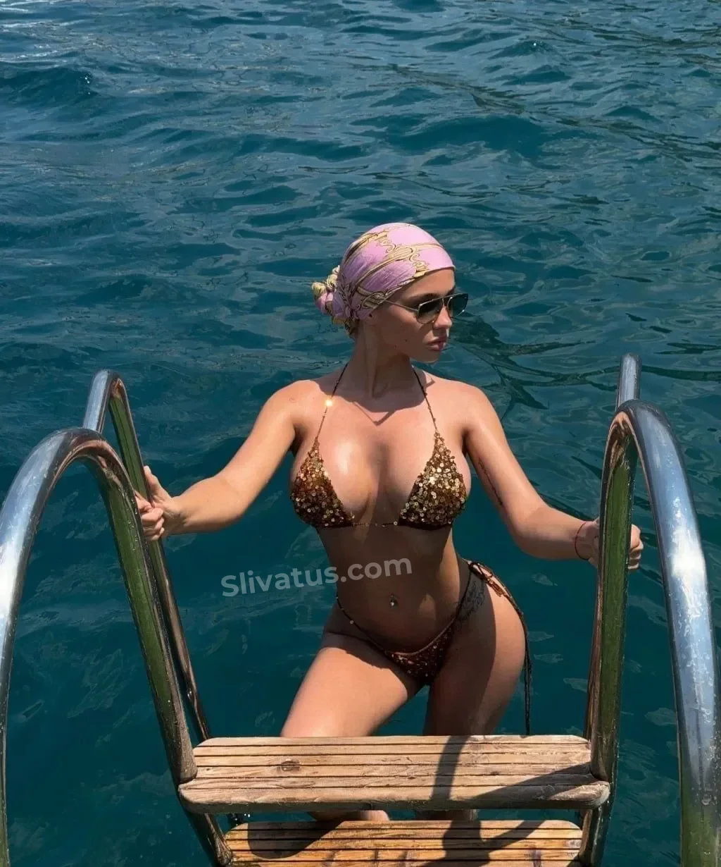 ВК Приватное фото тиктокерши Валя Карнавал (karna.val)