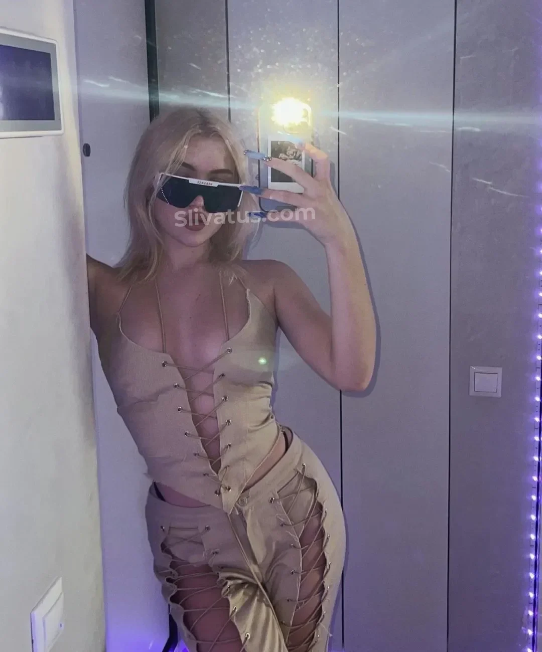 ВК Слив интимного фото тиктокерши Лиза Лпшка (lpshkaa)