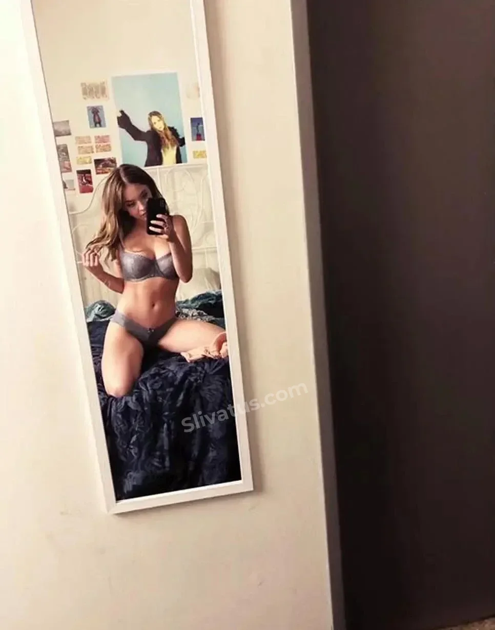 ВК Слив интимного фото звезды Сидней Суини